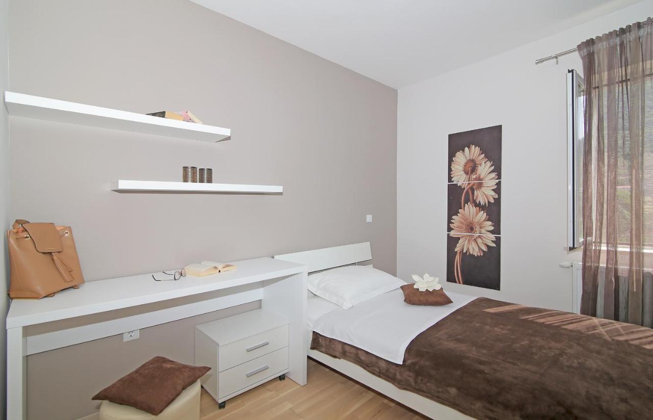 Apartment Moretic Gromaca Exterior foto