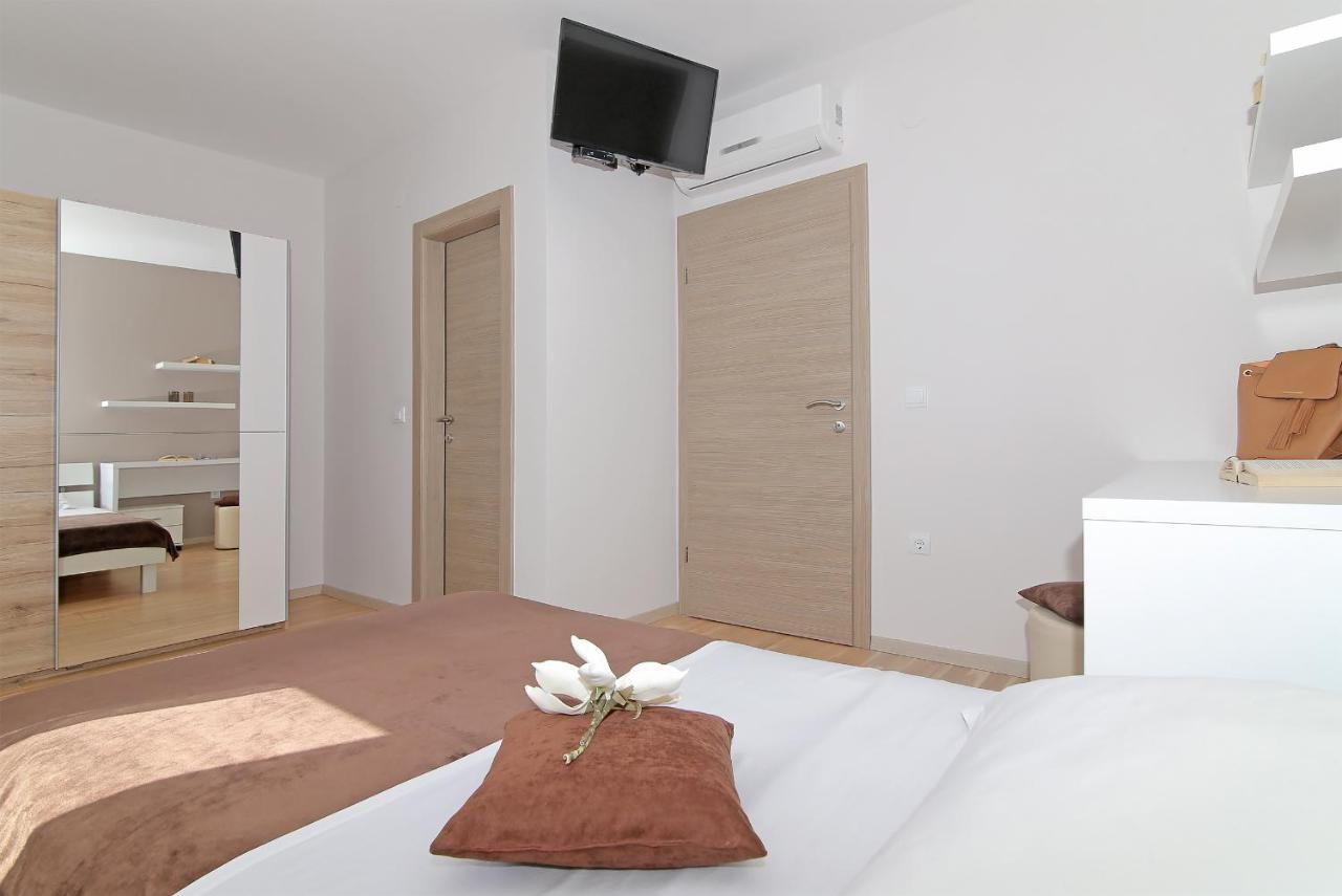 Apartment Moretic Gromaca Exterior foto